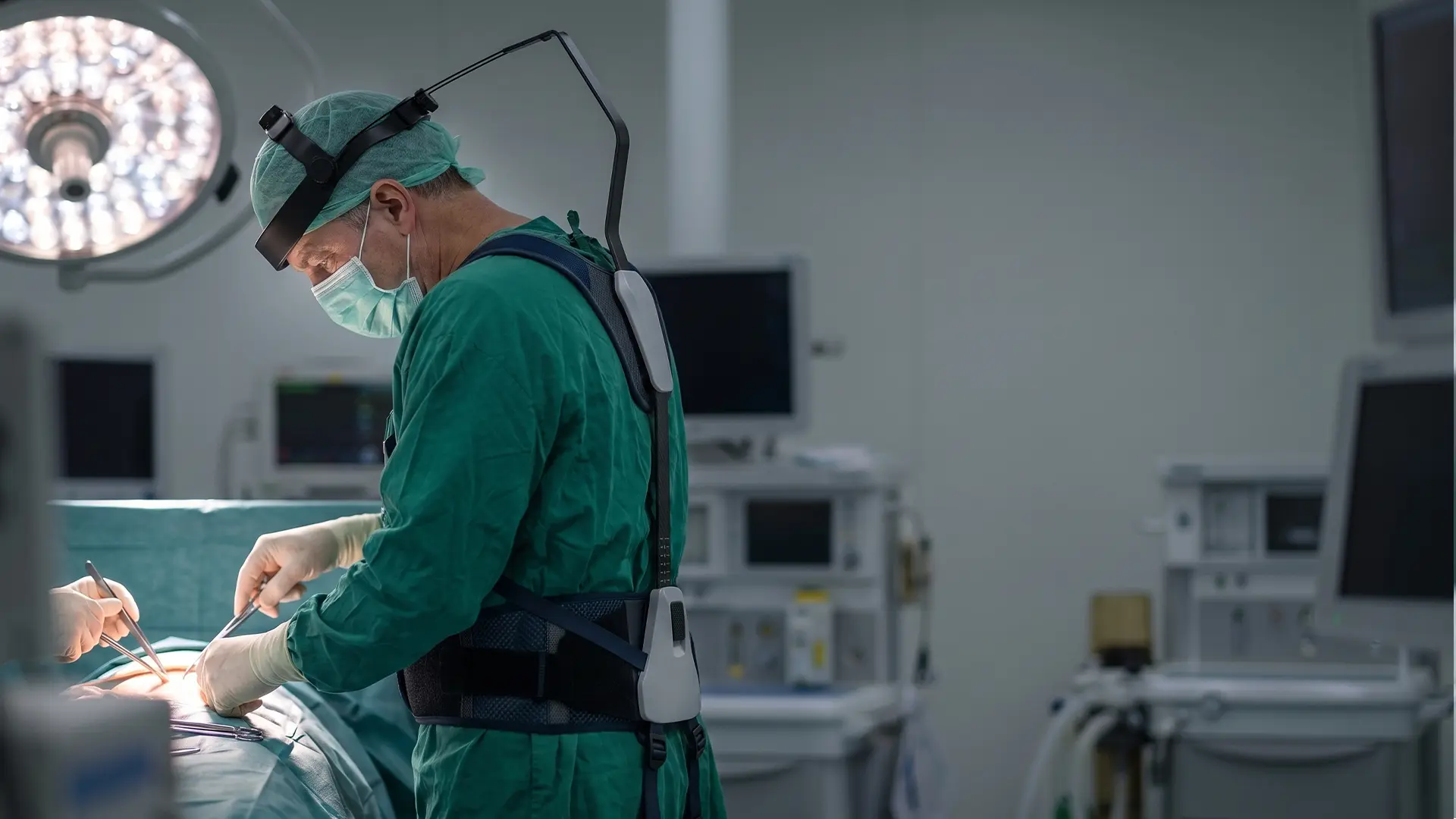 Surgeon wearing a neck support exoskeleton during an operation